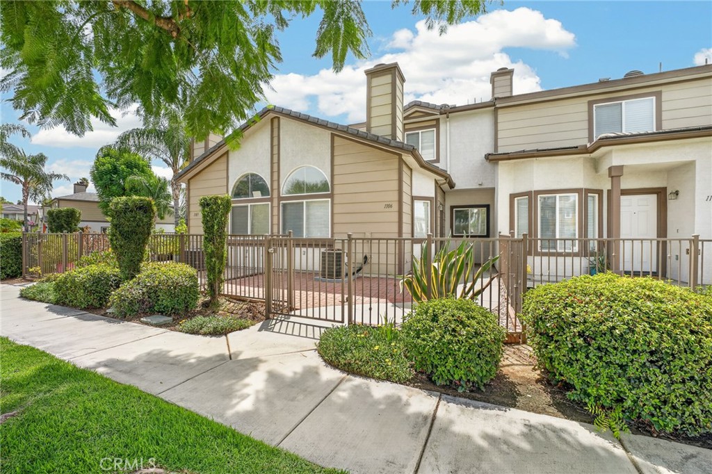 1555 Orange Ave #1106