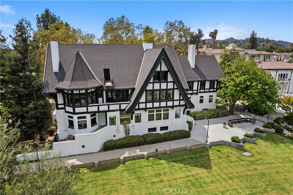 182 S Orange Grove