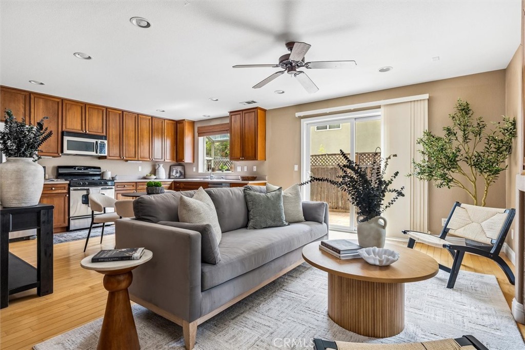979 La Costa Court