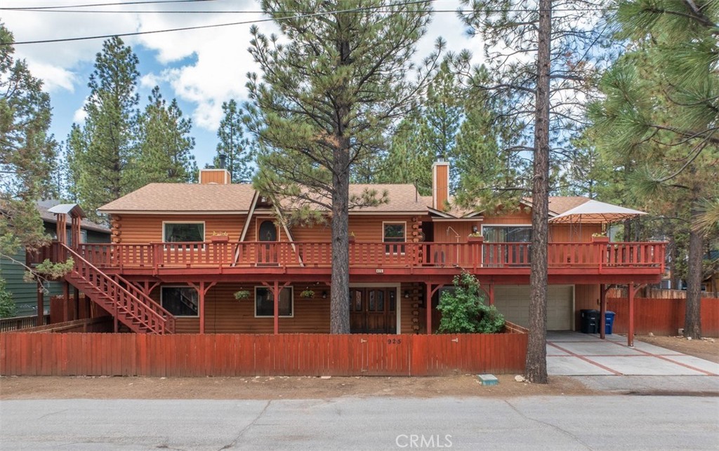 925 E Lane