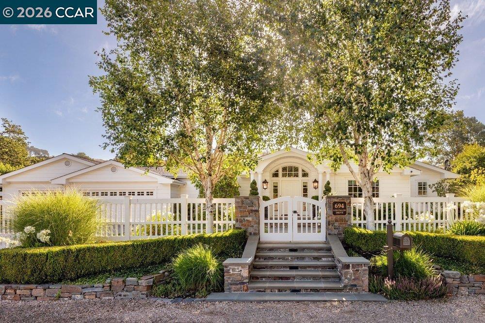 694 Los Palos Dr