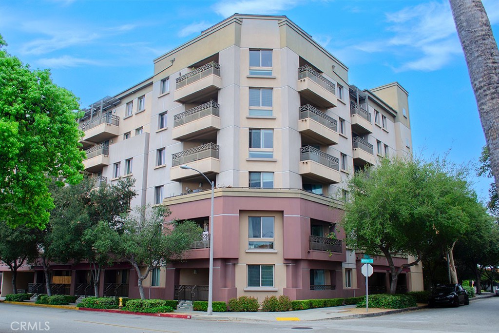 931 E Walnut Street 316