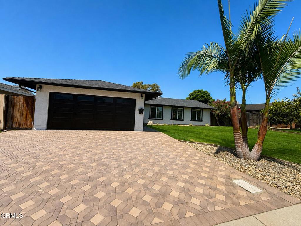 861 Calle Camelia