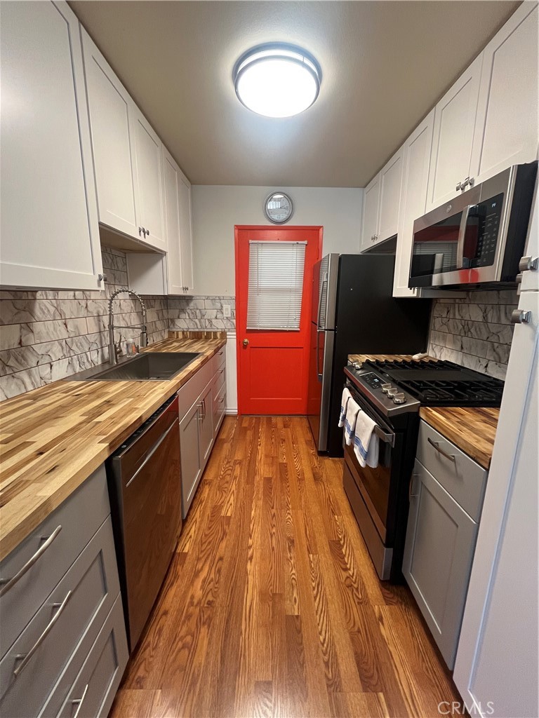 150 35 E Lakeshore