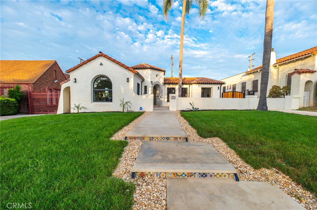 4832 S Victoria