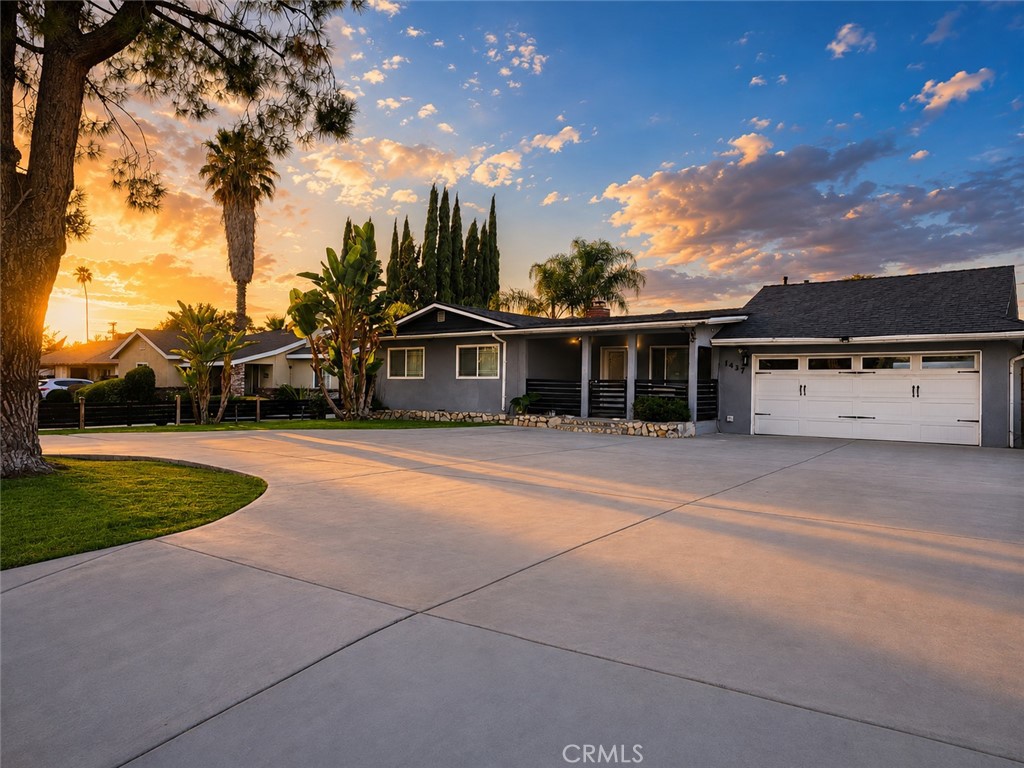 1437 E Vine