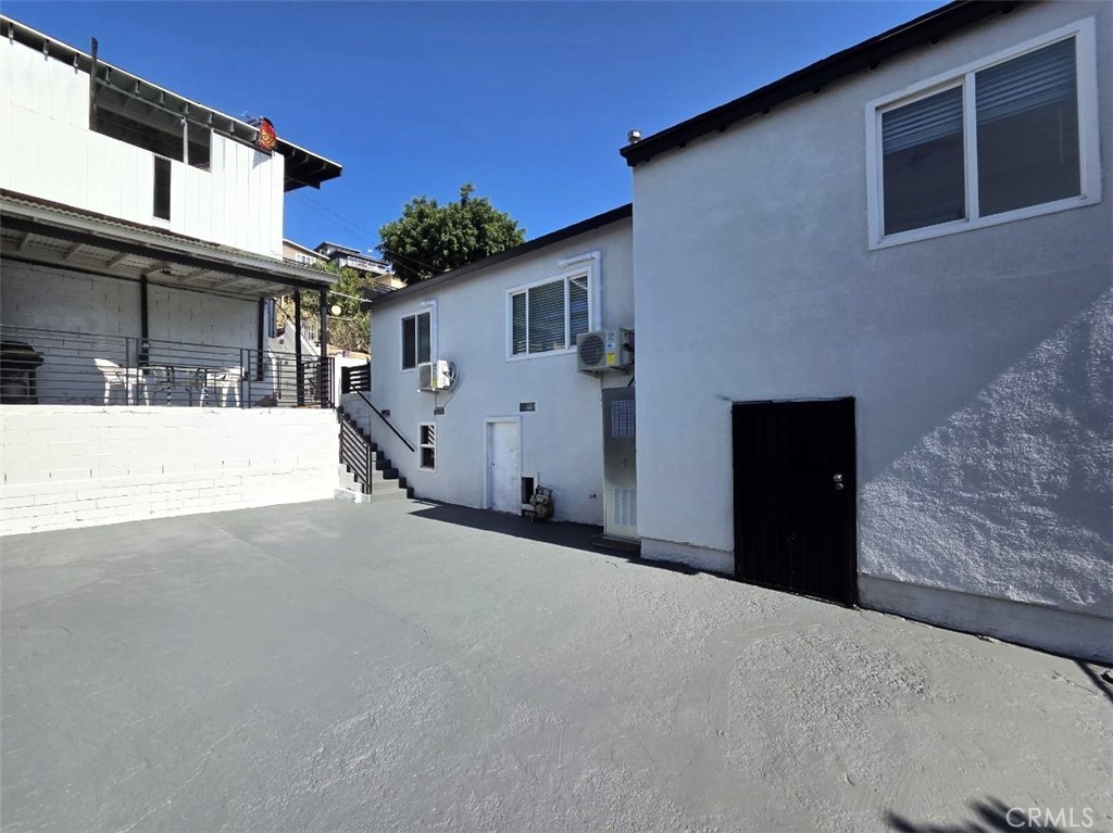 1046 N Bonnie Beach
