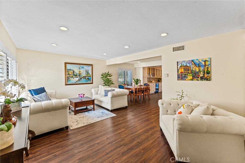 676 redwood Lane