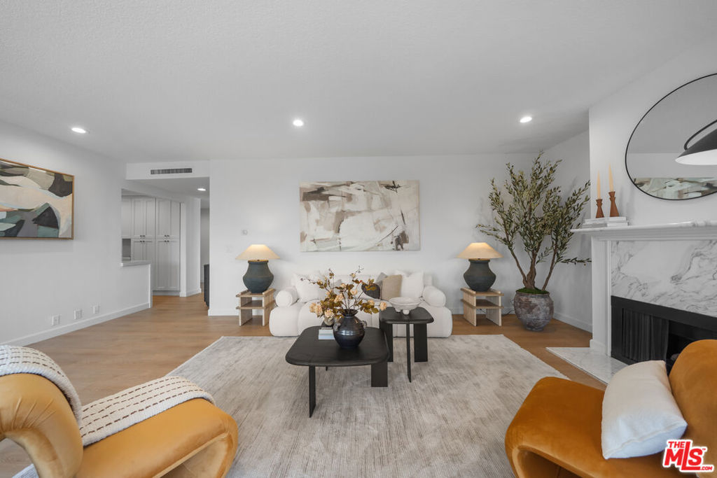 4477 Wilshire Boulevard 308