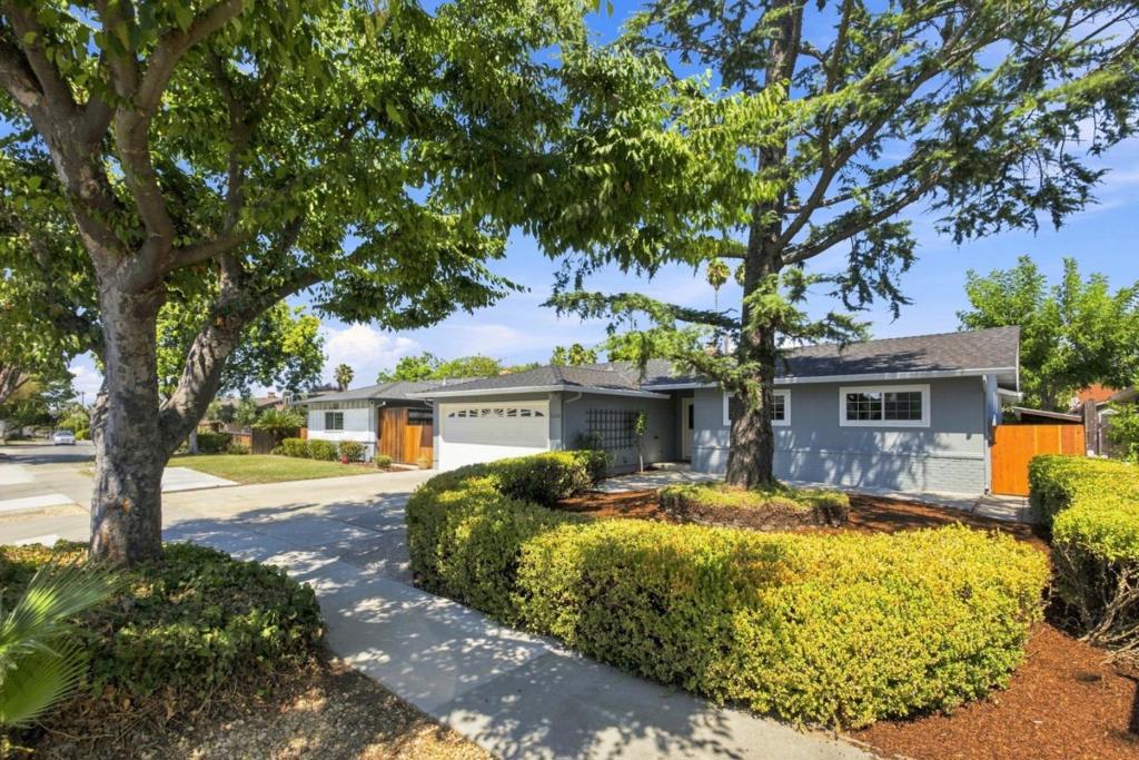 5284 Larchwood Drive