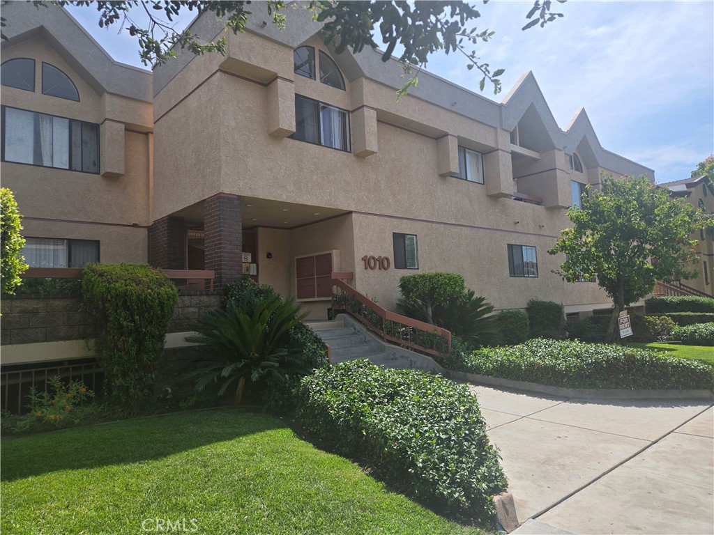 1010 E Maple 6
