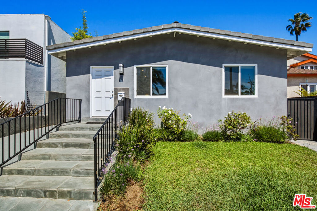 869 Warren Avenue