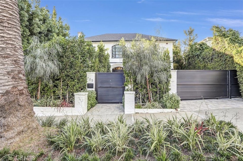 725 N Doheny