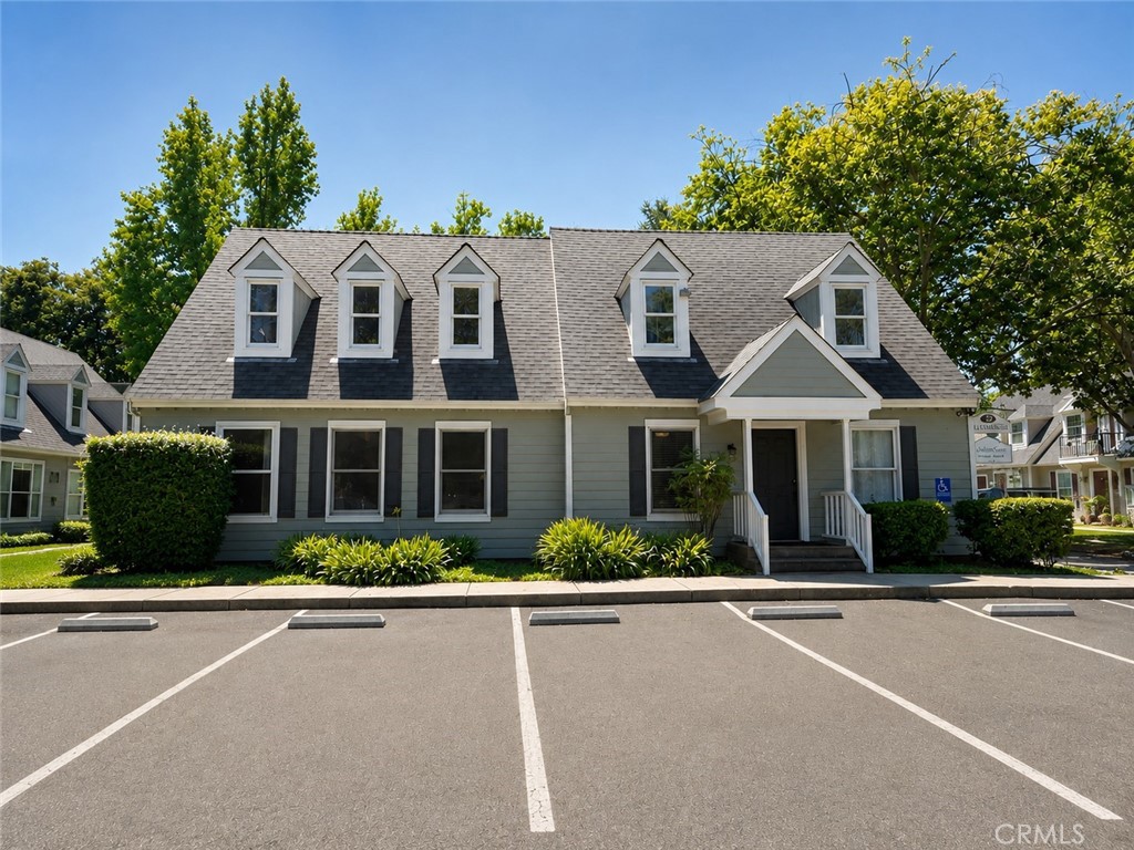 22 Williamsburg Lane