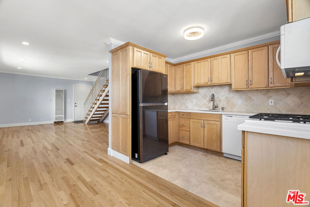 2435 3rd Street 10