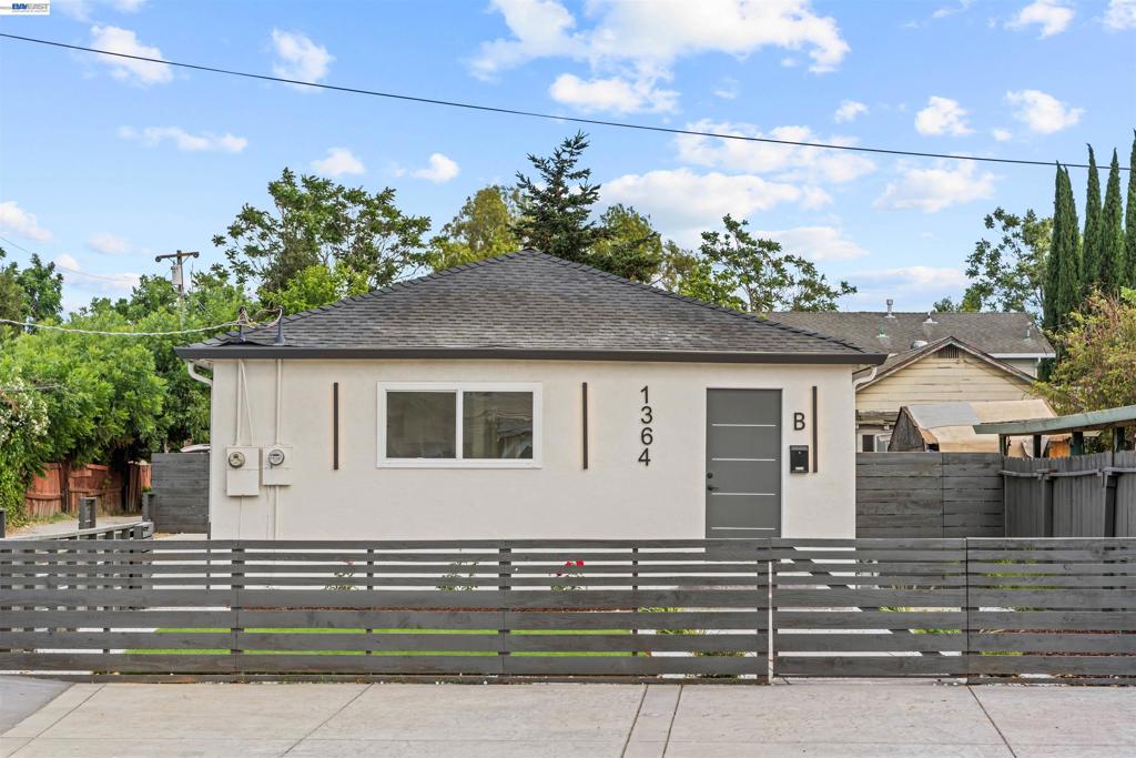 1364 E San Antonio St #A & B