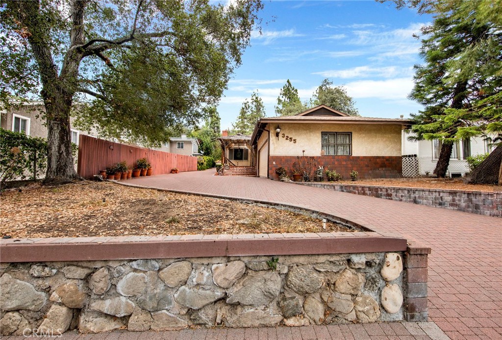 3255 Montrose