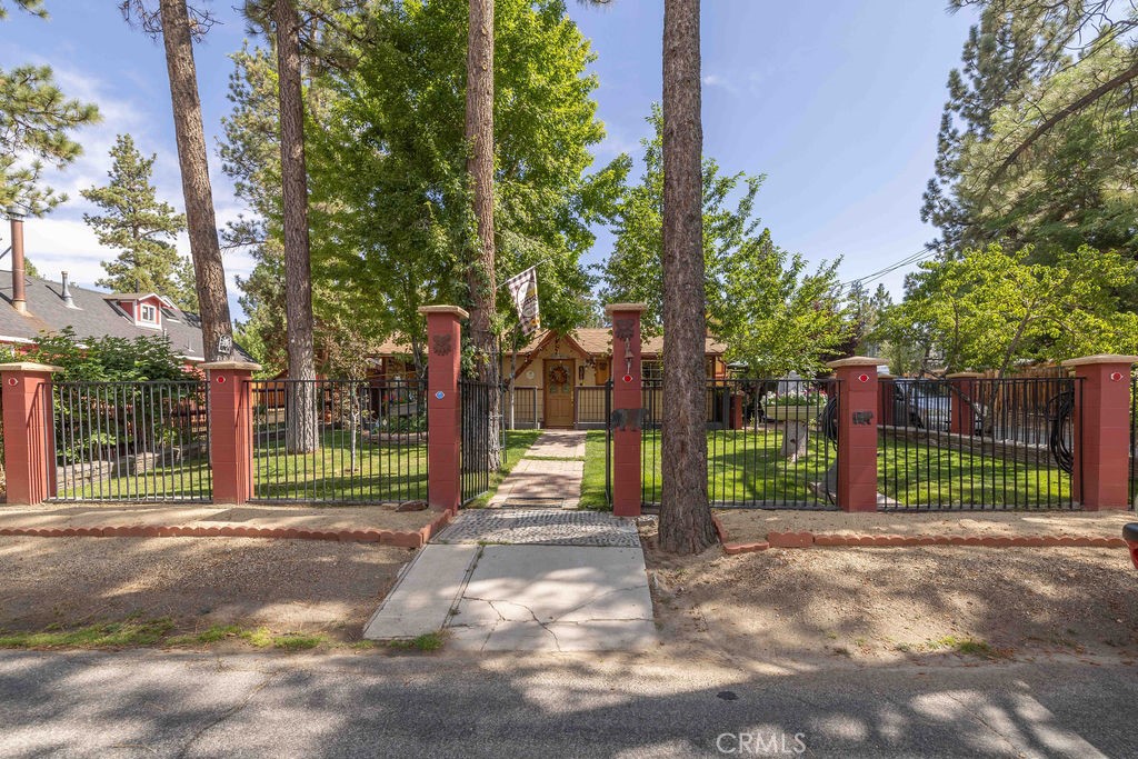 500 E Meadow