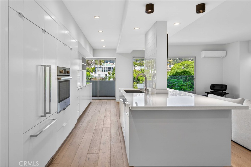 838 N Doheny 505