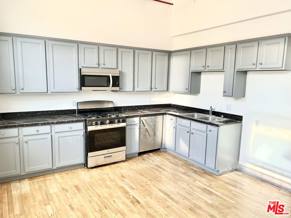 726 S Santa Fe Avenue 203