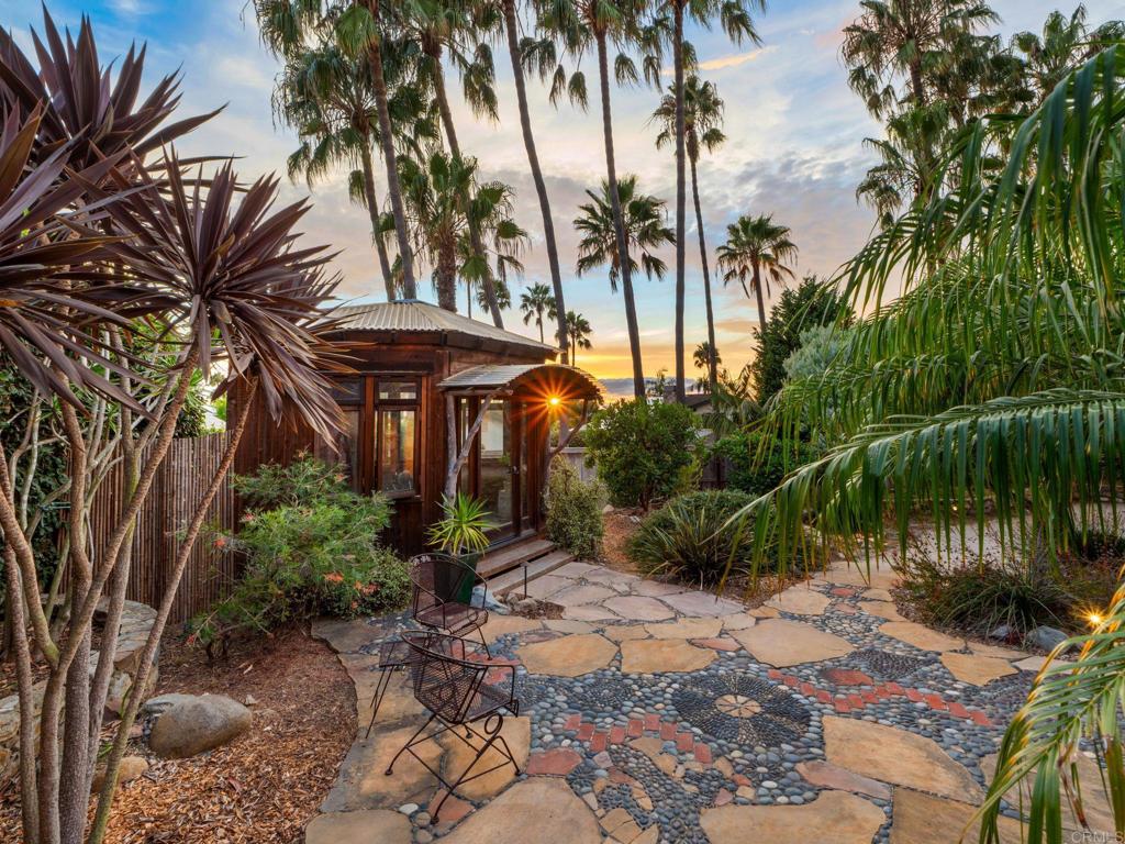 890 Passiflora Avenue