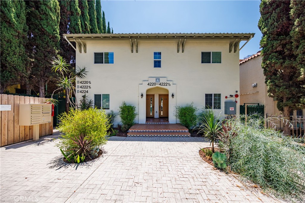 4220 W Adams