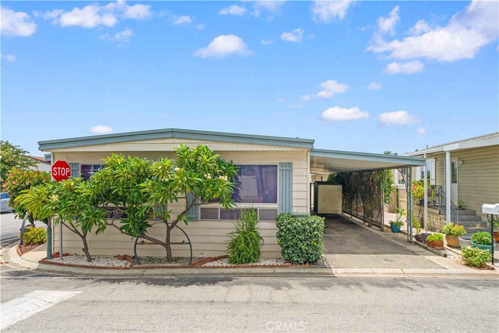 1035 17 E Huntington Avenue 17