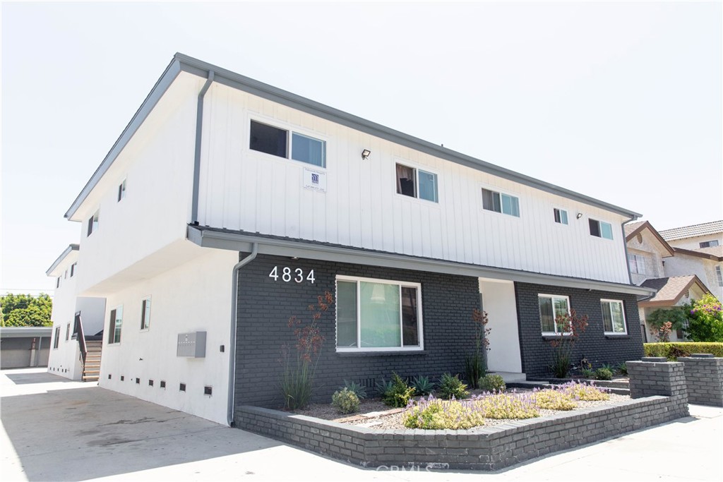 4834 W 118th Place