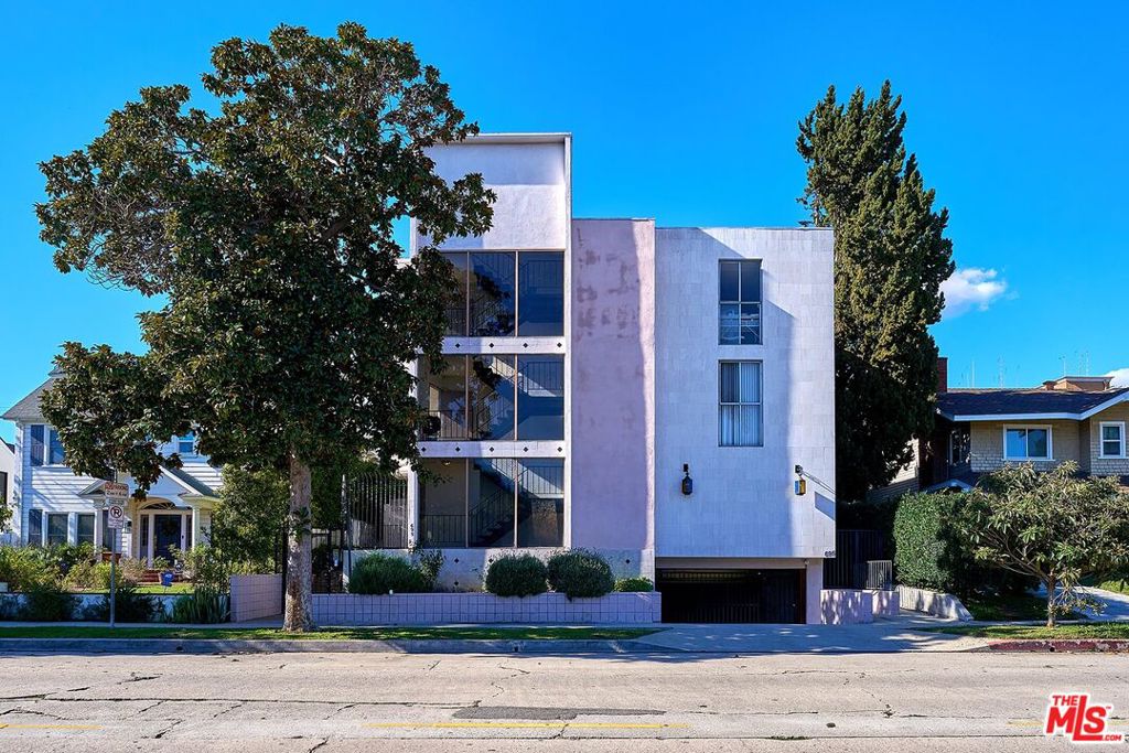 695 S Norton Avenue