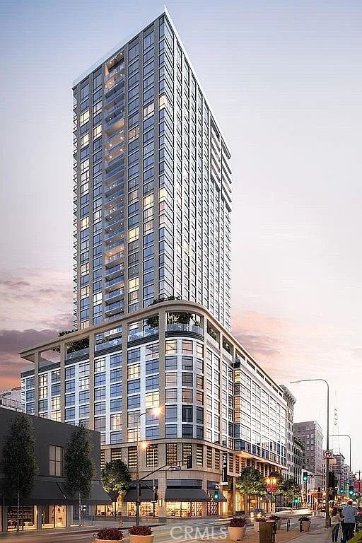 400 S Broadway 913