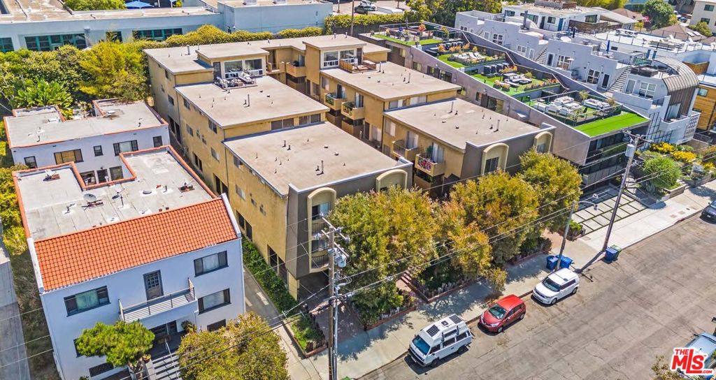 2727 3rd Street