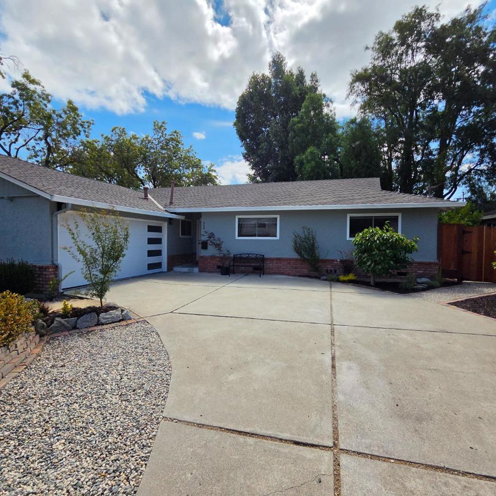 994 Colonial Lane