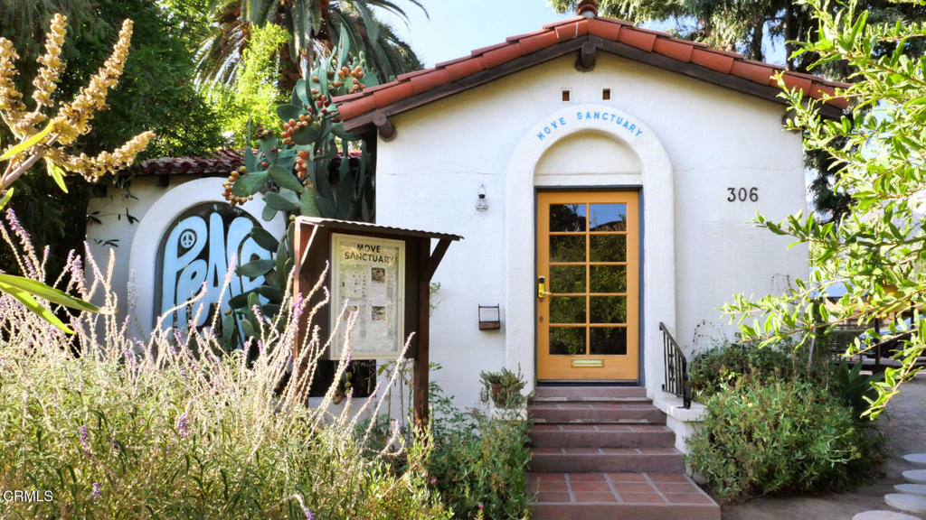 306 E Matilija Street