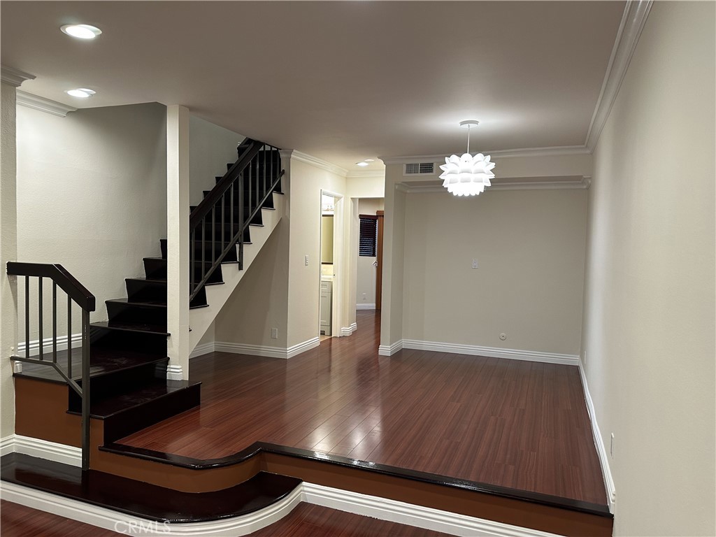 22865 Del Valle Street 12