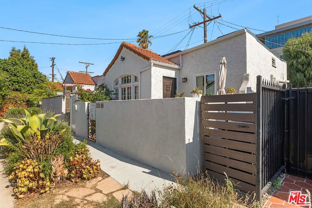 1234 1/8 N Cahuenga Boulevard