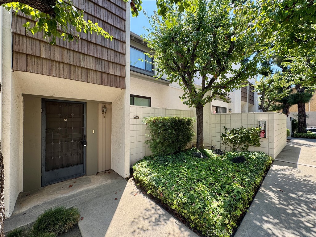 594 W Huntington C