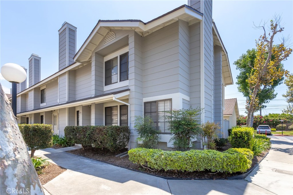 1700 W Cerritos 256