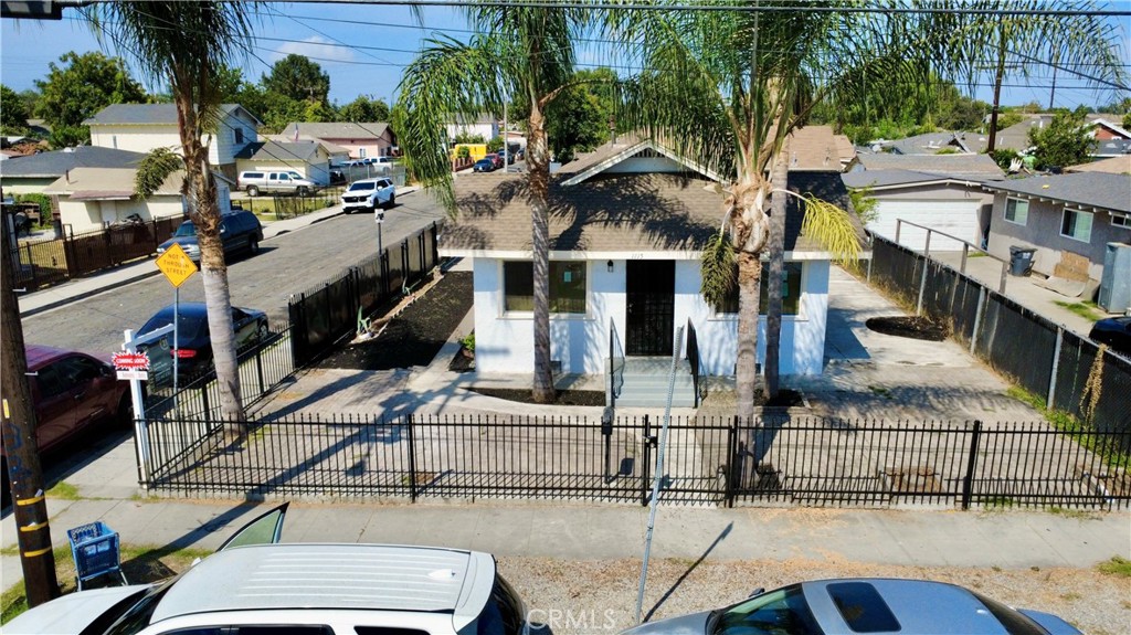 1115 S Acacia