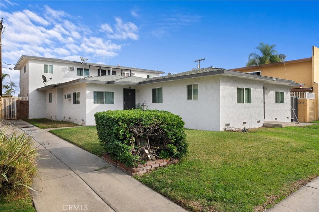 1110 N East