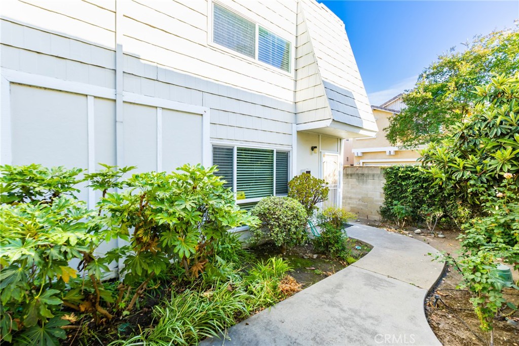 1434 Highland Avenue 8