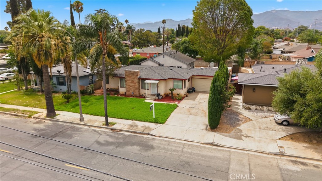 1050 W Olive Street