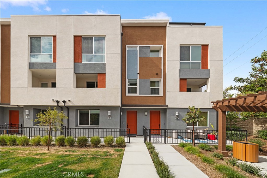 1816 E 1st 440