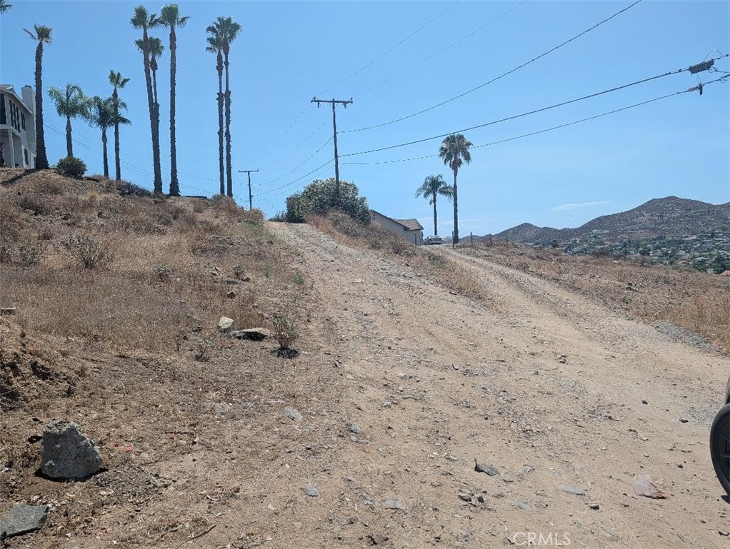 123 Vista Way