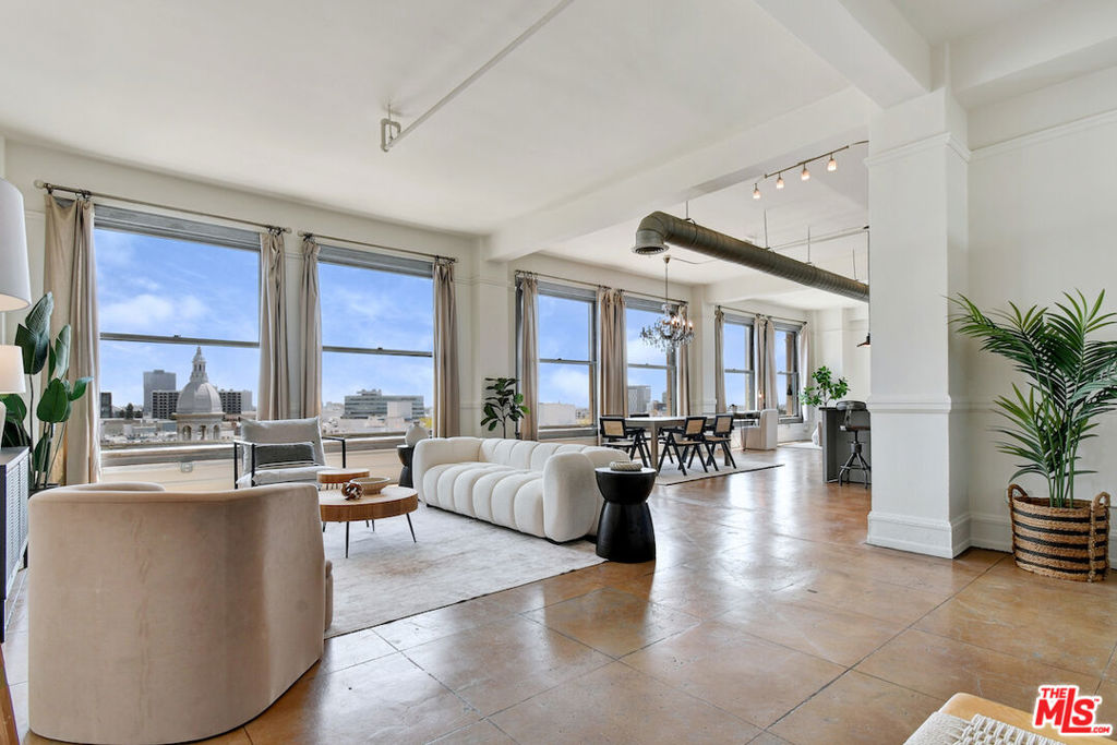 108 W 2nd Street 806