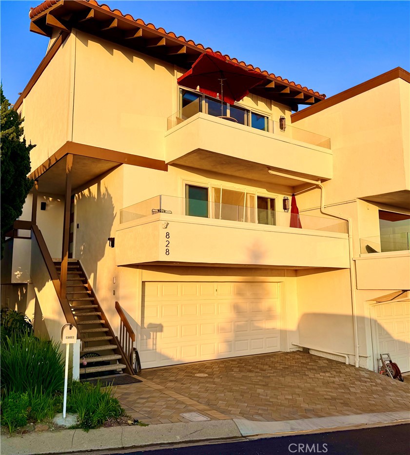 828 Calle Pluma