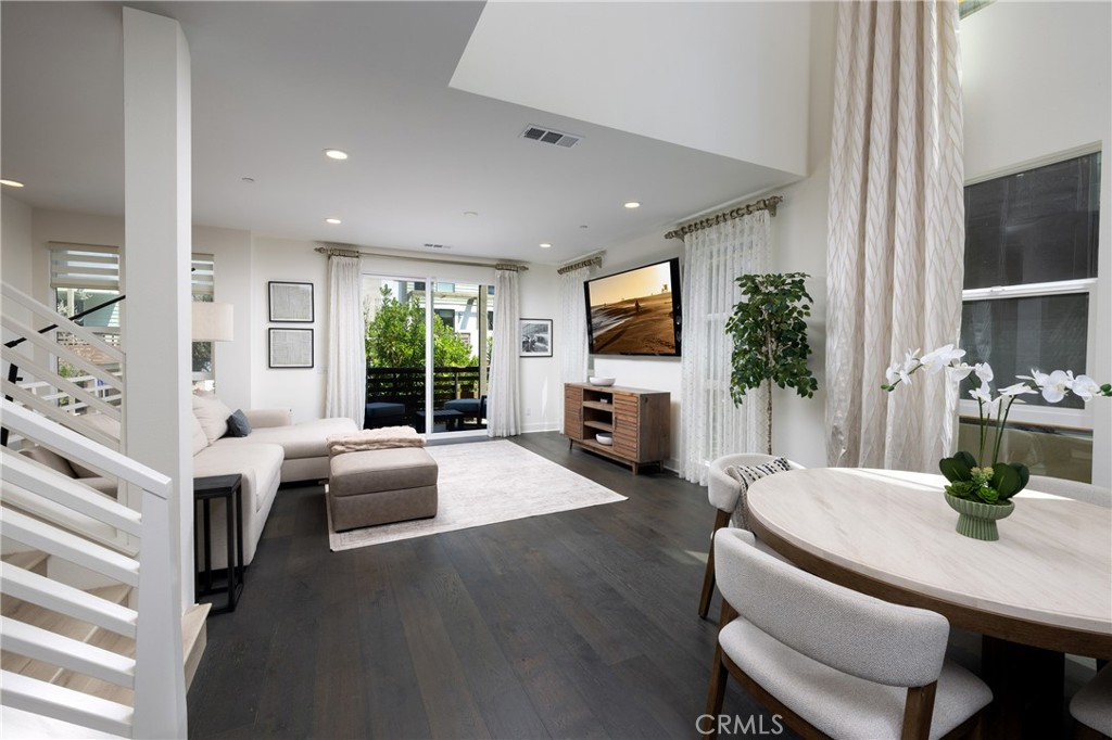 1675 Grand View