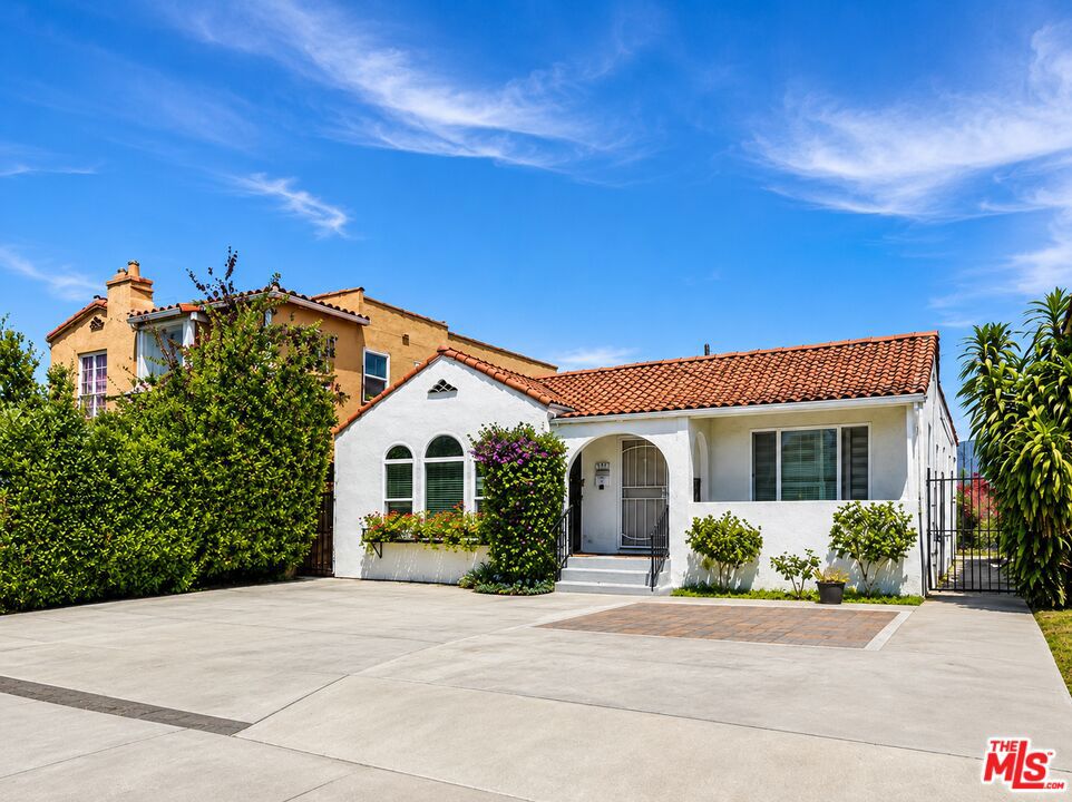 1374 Keniston Avenue