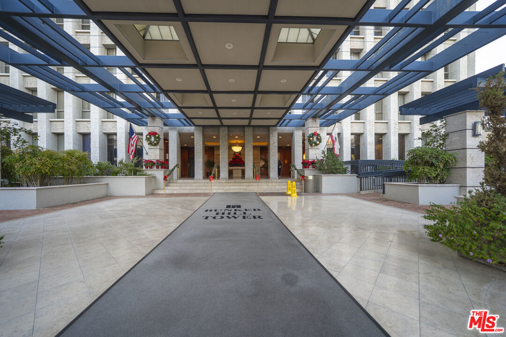 800 W 1st Street 2110