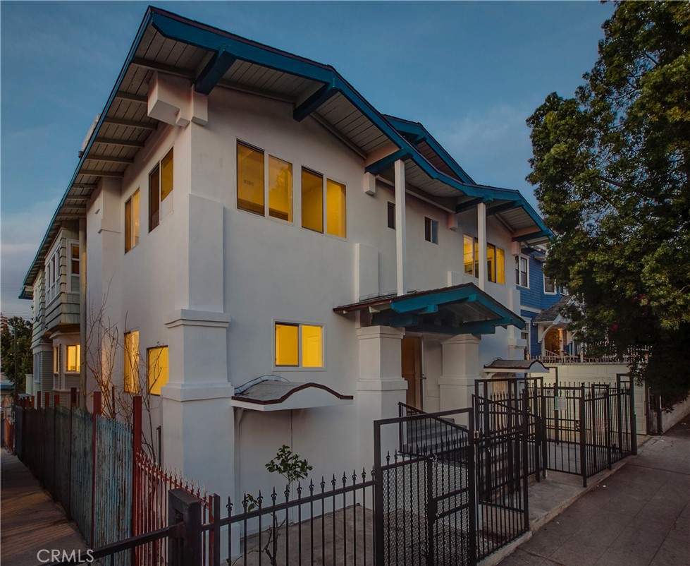 2765 W 8th