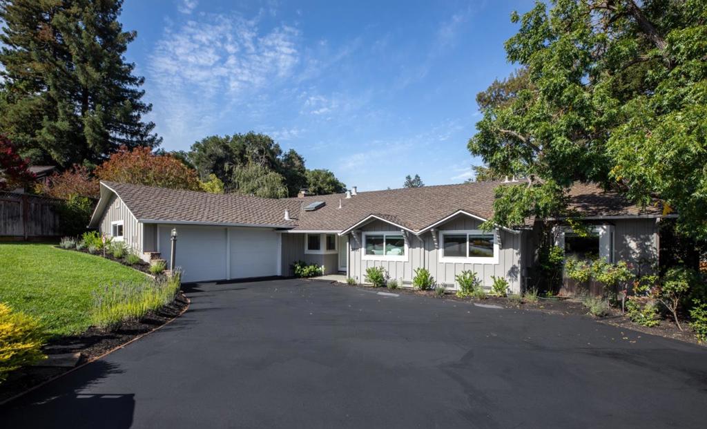2070 Robinhood Lane